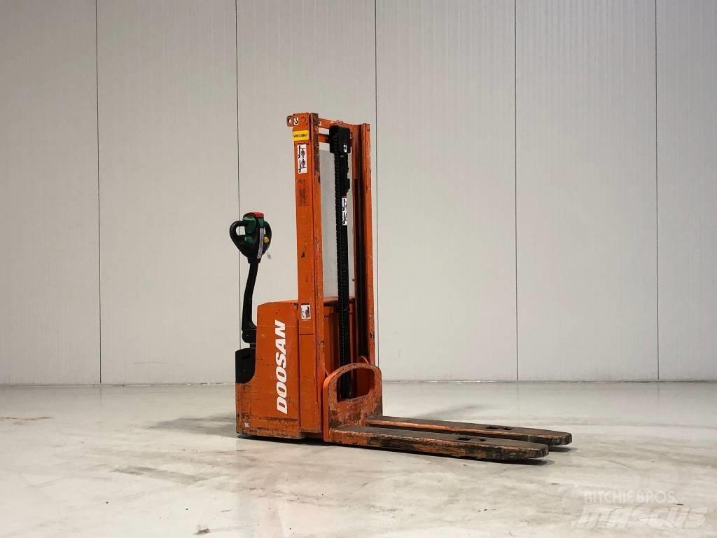 Doosan LEDS12.5C Järelkäidavad virnastajad