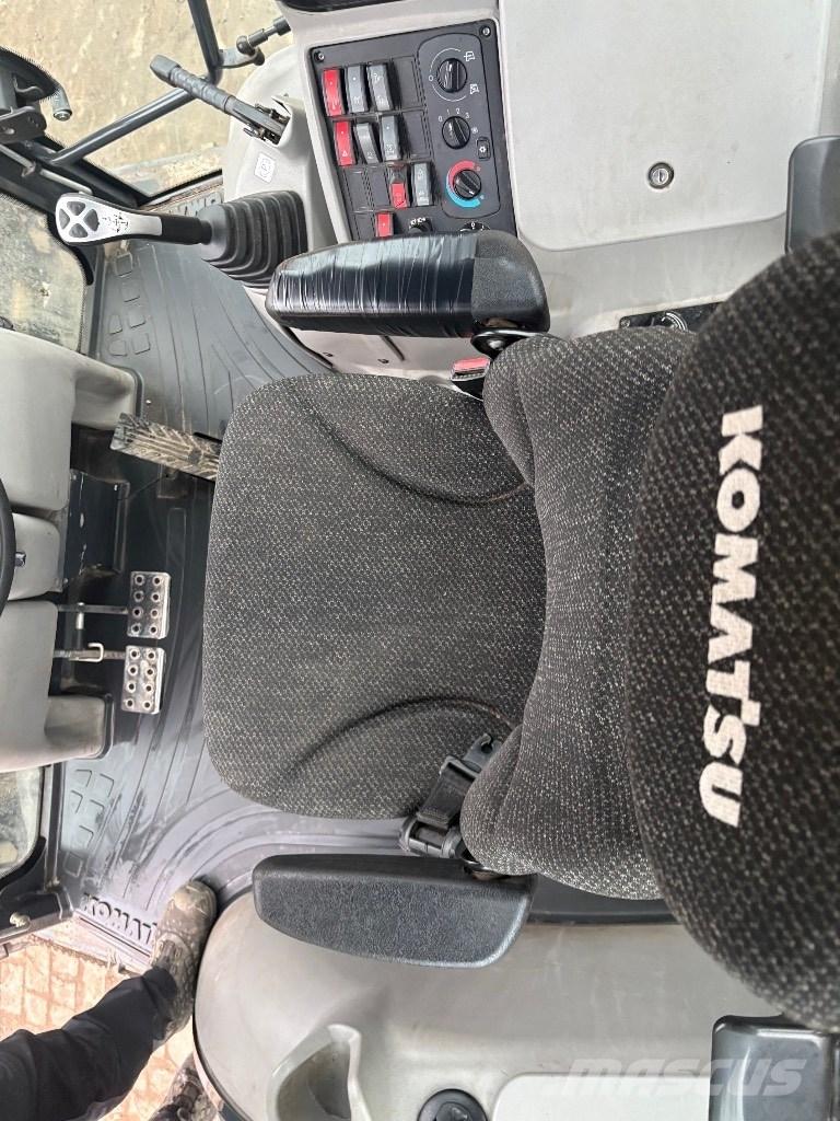 Komatsu WB 97 S Ekskavaatorlaadurid