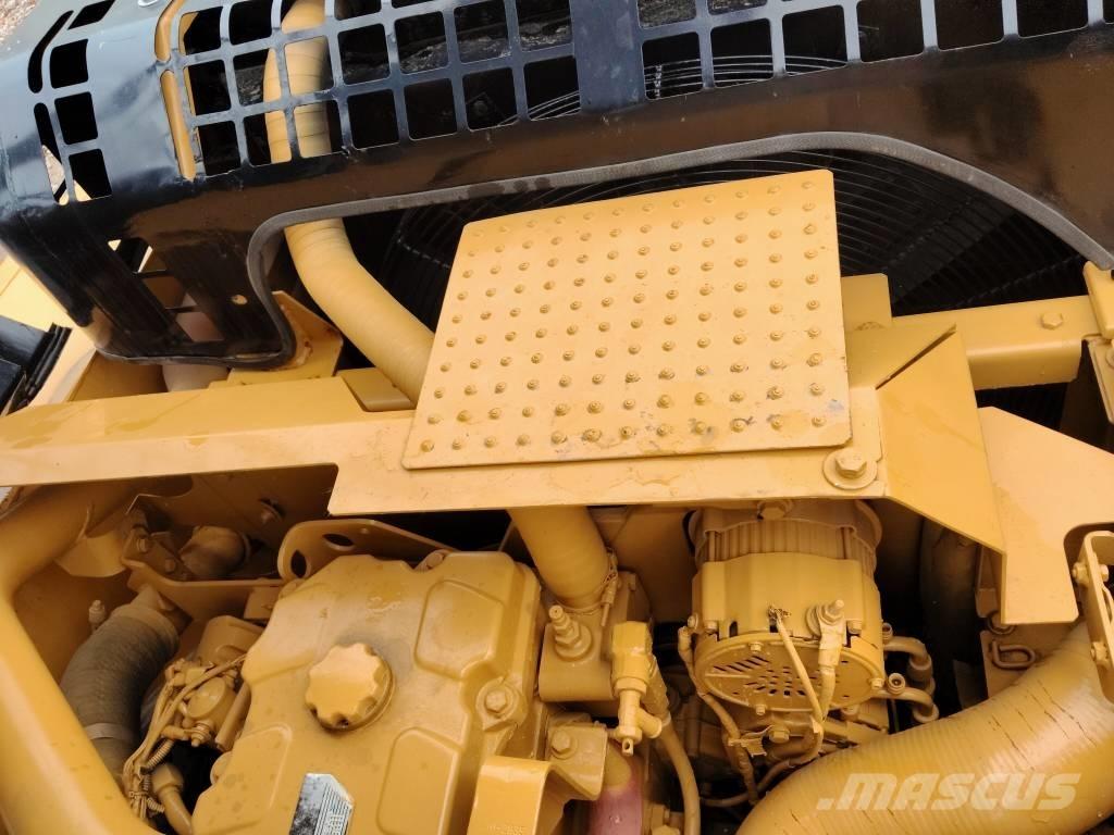 CAT 330 D Roomikekskavaatorid