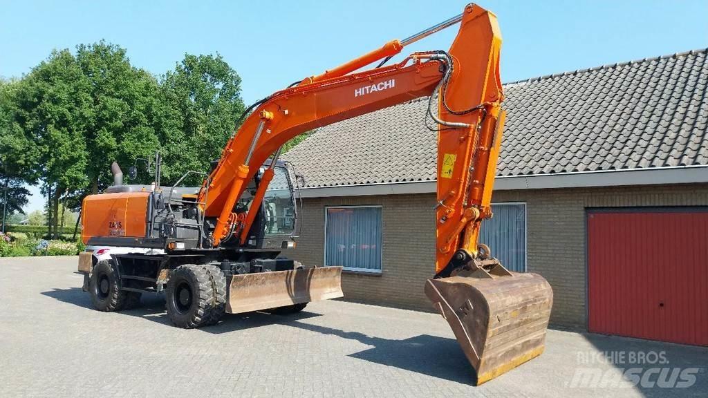 Hitachi ZX220W-5B Ratasekskavaatorid