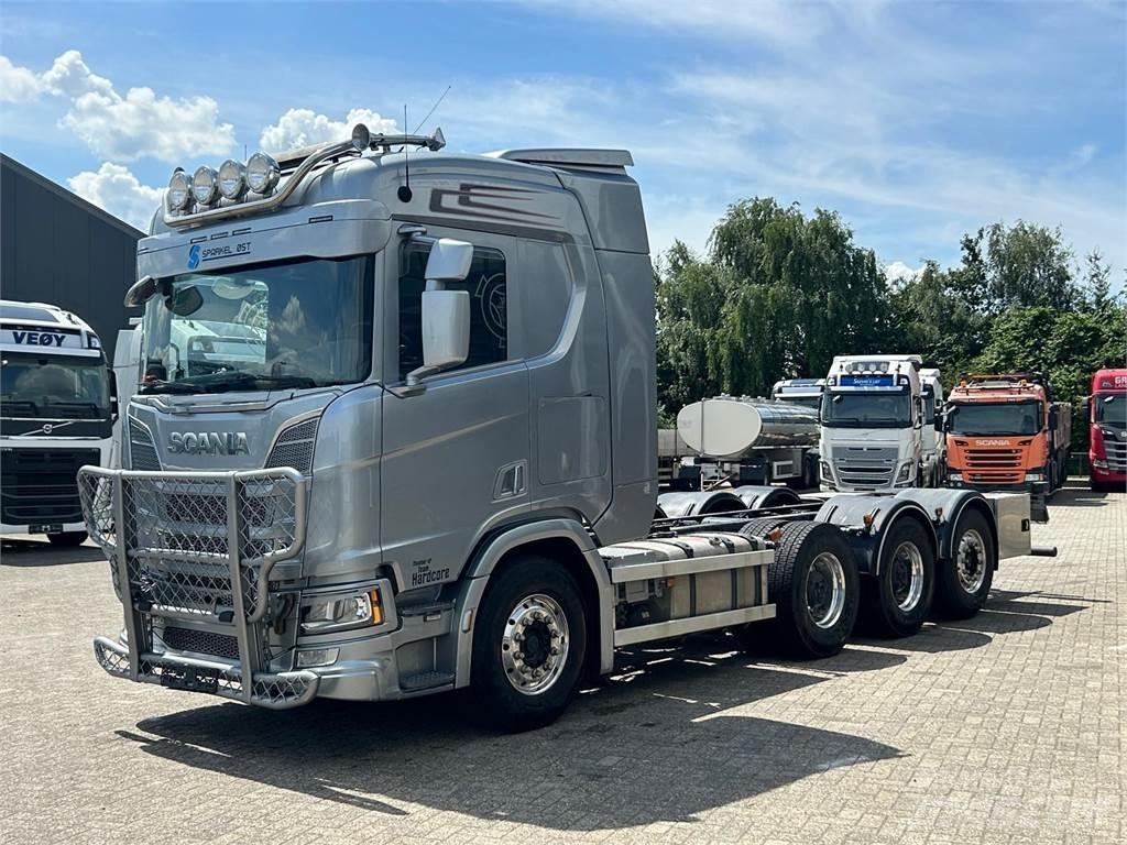 Scania R 650 8X4 Raamautod