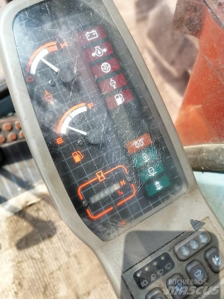 Hitachi EX 120 -3 Roomikekskavaatorid