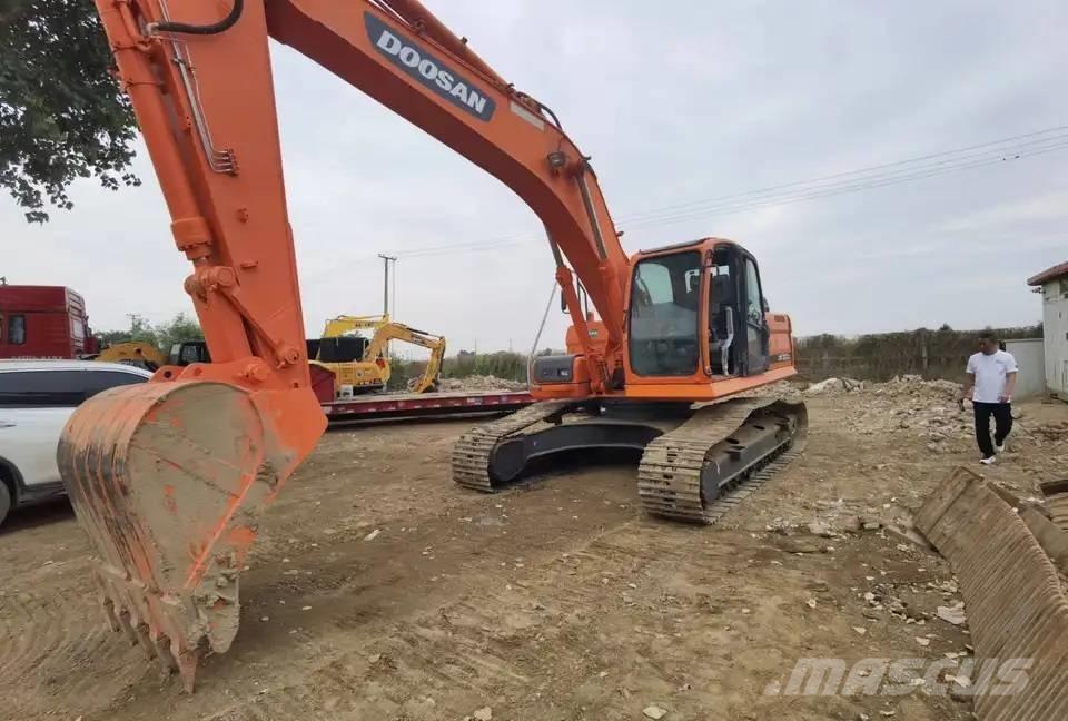 Doosan DX300LC Roomikekskavaatorid