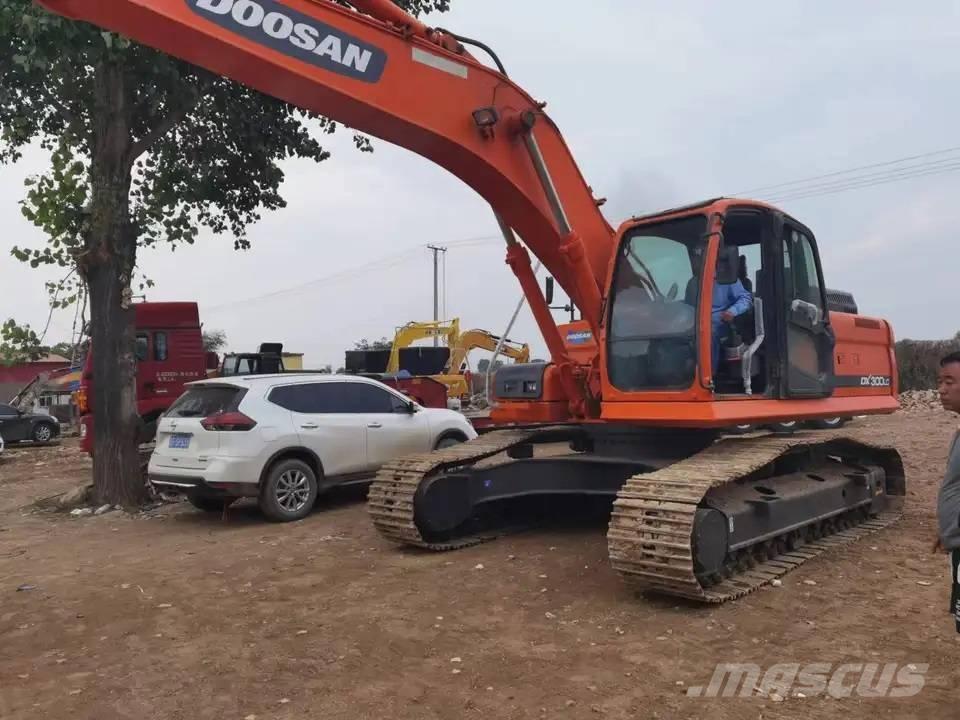 Doosan DX300LC Roomikekskavaatorid