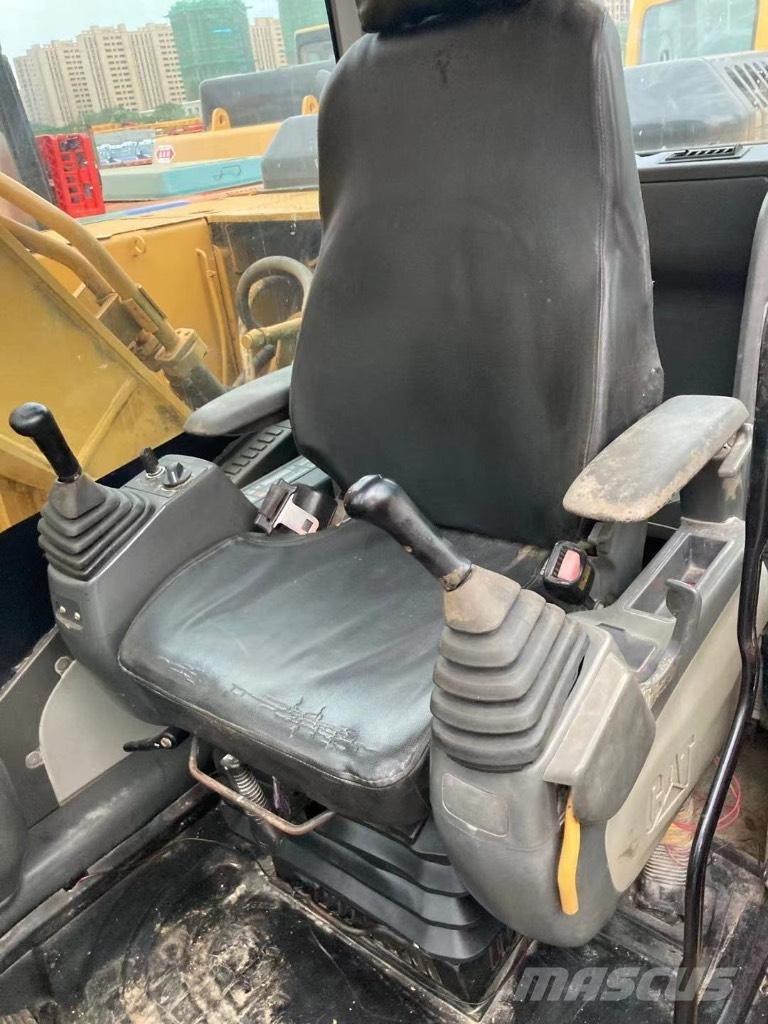 CAT 320 C Roomikekskavaatorid