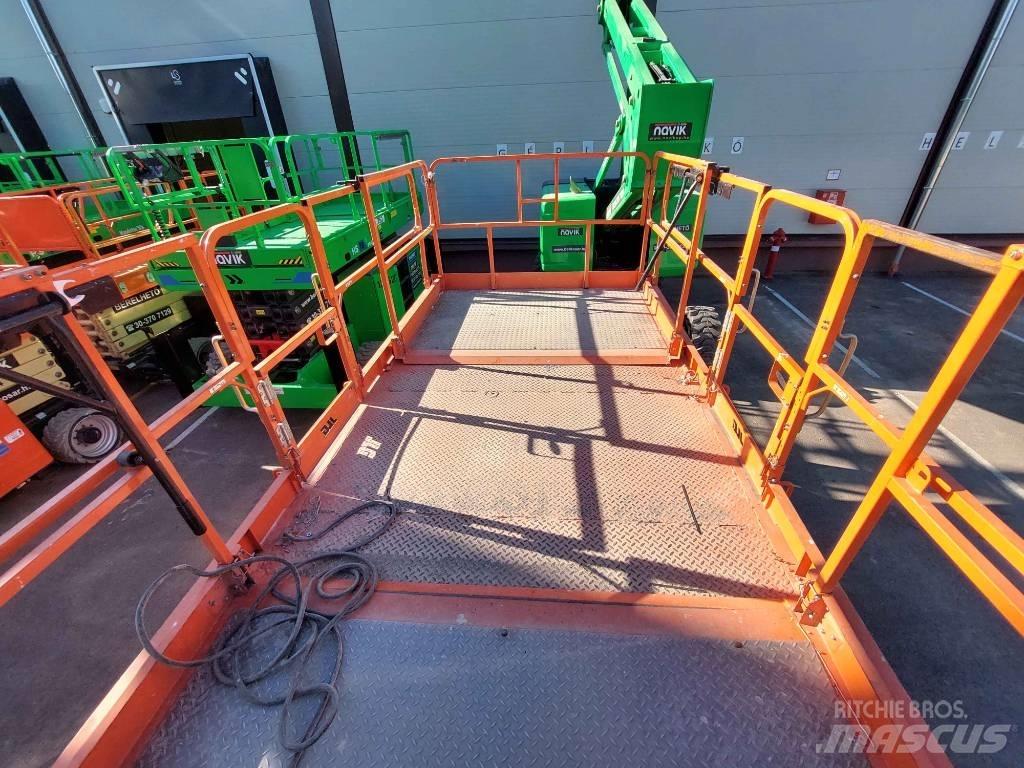 JLG 430 LRT Käärtõstukid