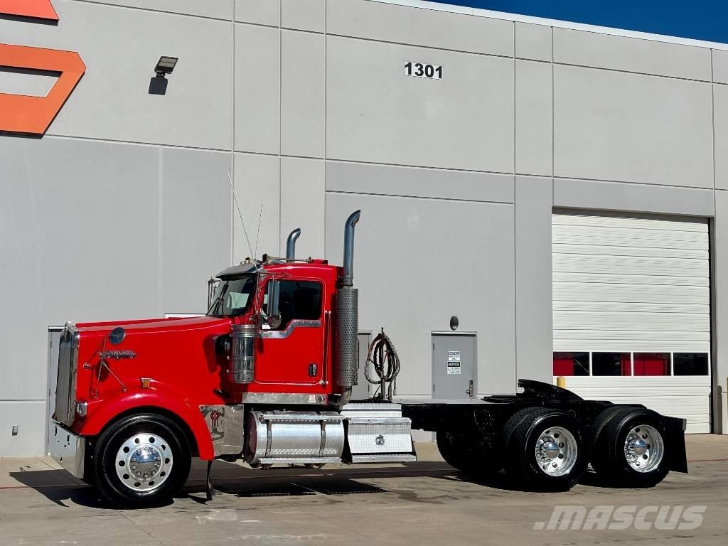 Kenworth W 900 Sadulveokid