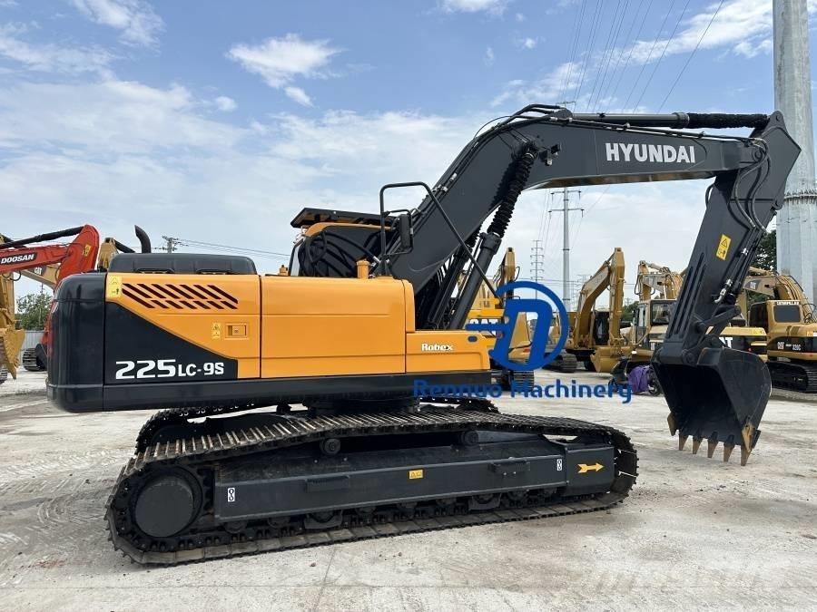 Hyundai 225LC-9S Roomikekskavaatorid