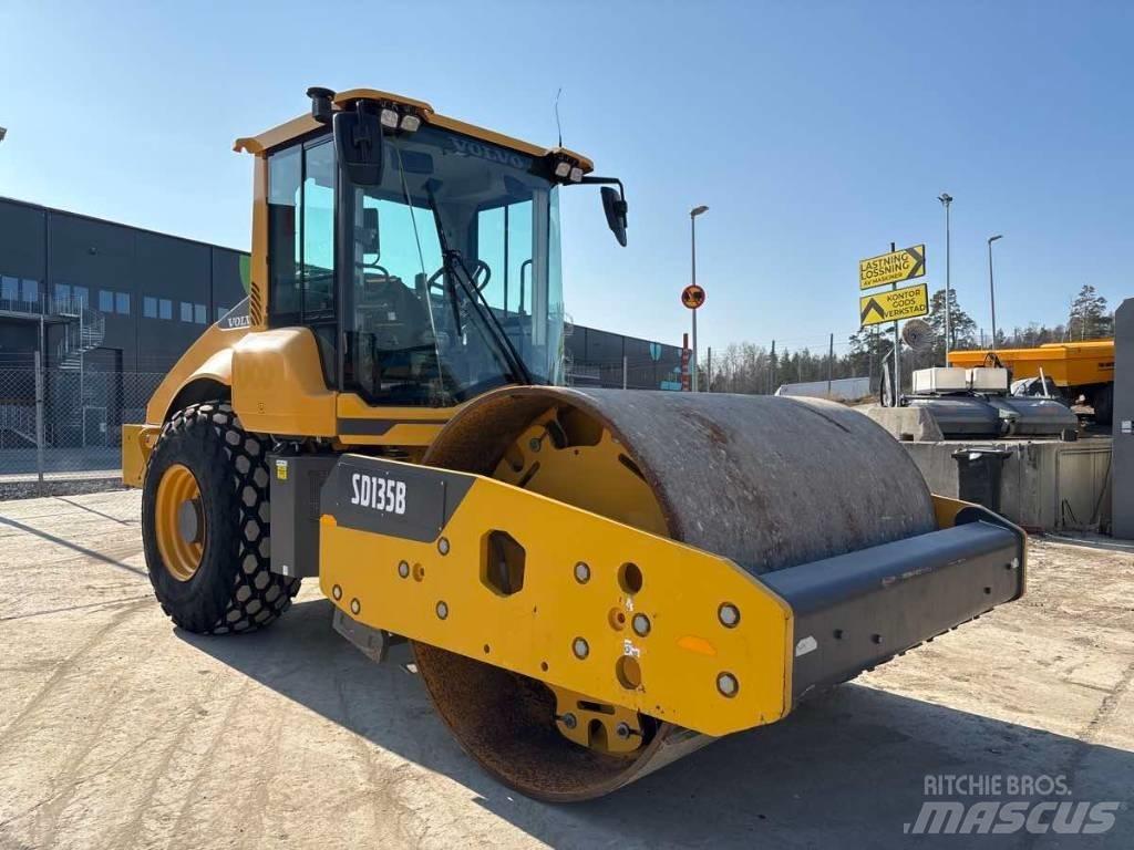 Volvo SD 135 B Ühe trumliga rullid