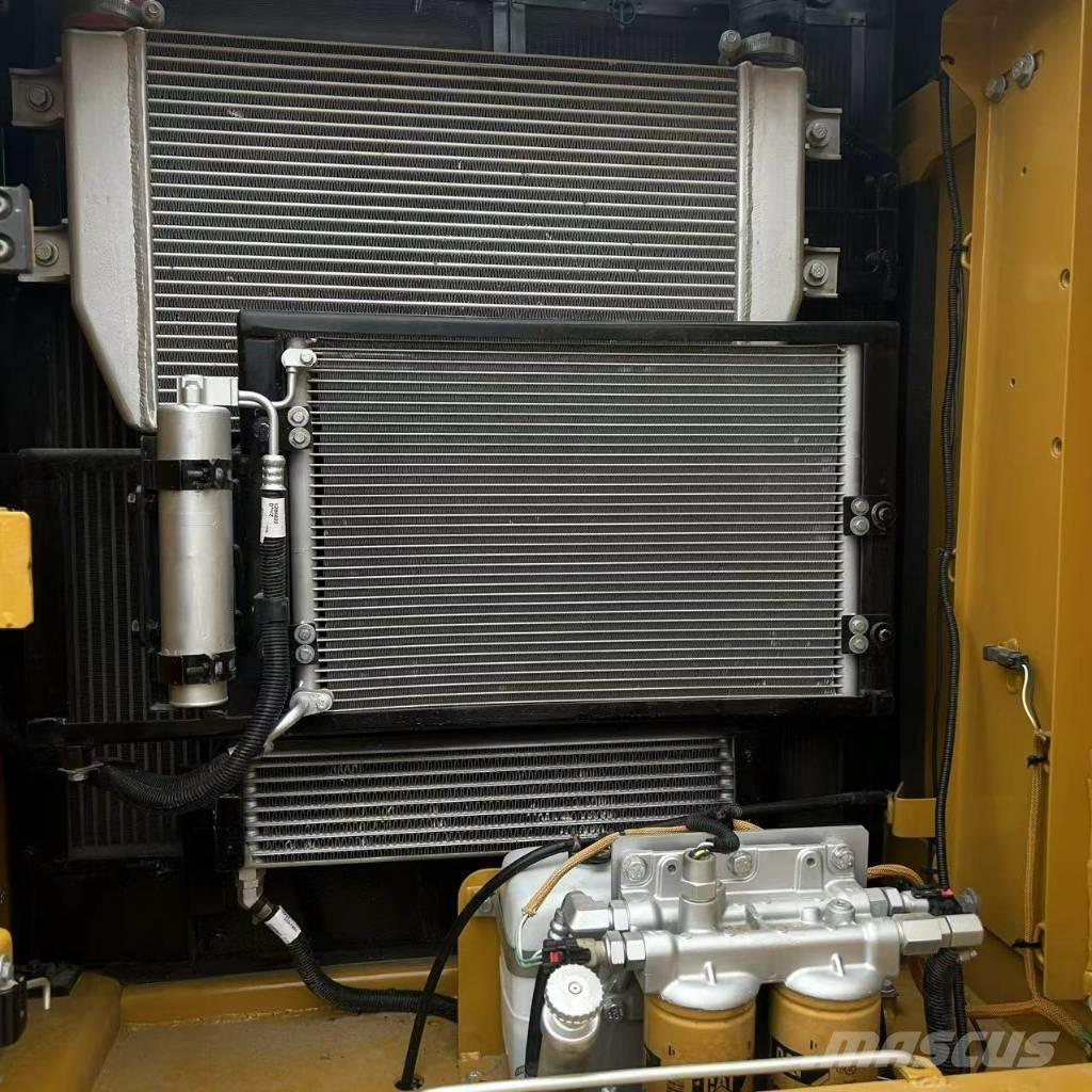 CAT 320 D L Roomikekskavaatorid