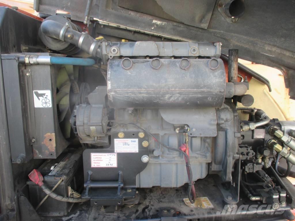 JLG 600 AJ Iseliikuvad poomtõstukid