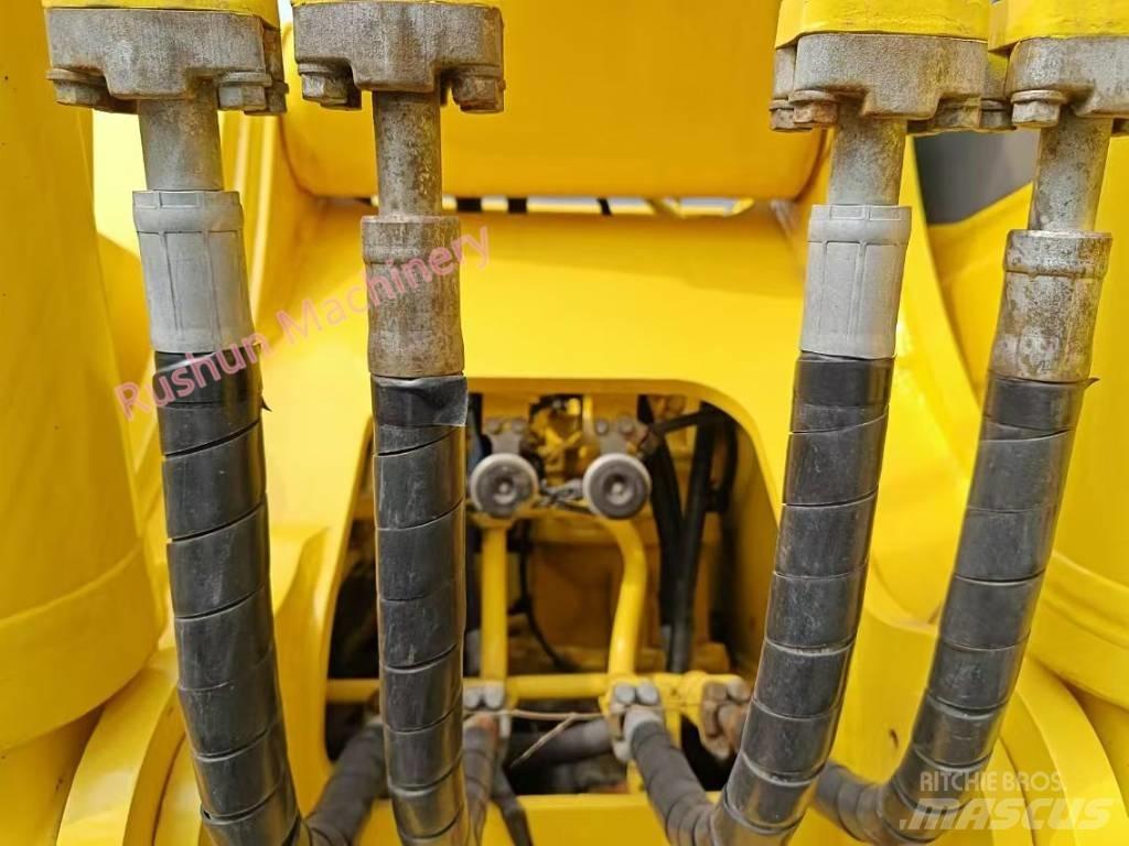 Komatsu PC 220-8 Roomikekskavaatorid