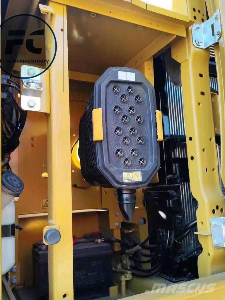 CAT 323 Roomikekskavaatorid