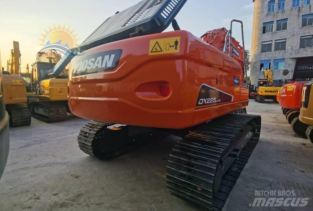 Doosan DX 225 Roomikekskavaatorid