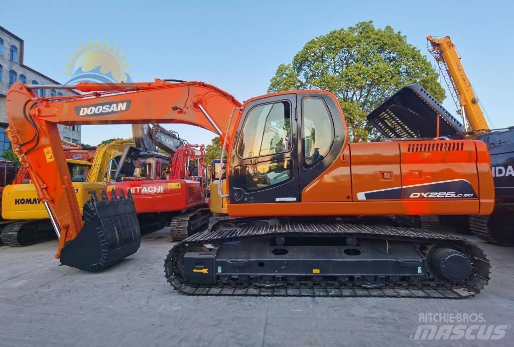 Doosan DX 225 Roomikekskavaatorid