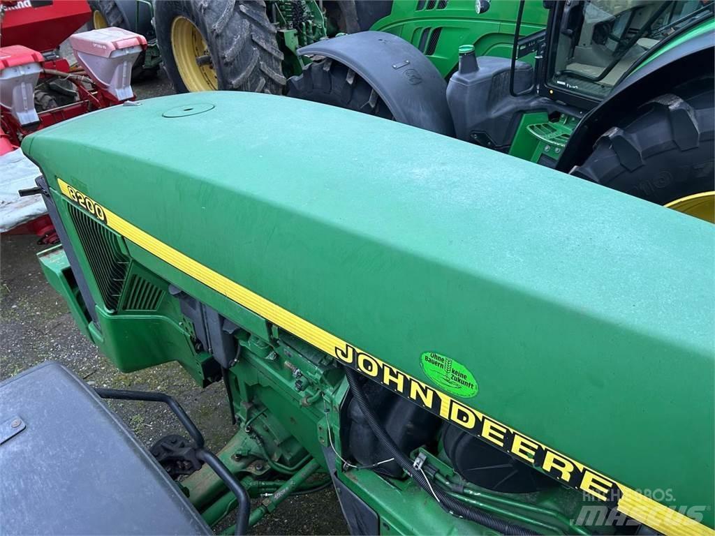 John Deere 8200 Traktorid