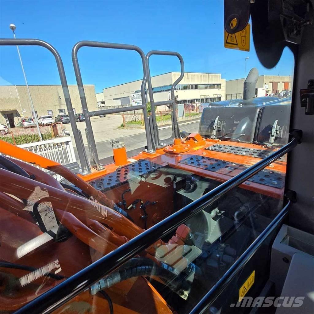Hitachi ZX210LCN-7 Muud