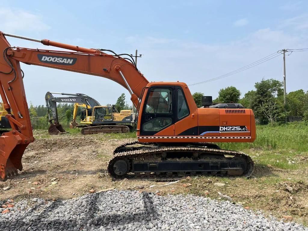 Doosan DH225 Roomikekskavaatorid