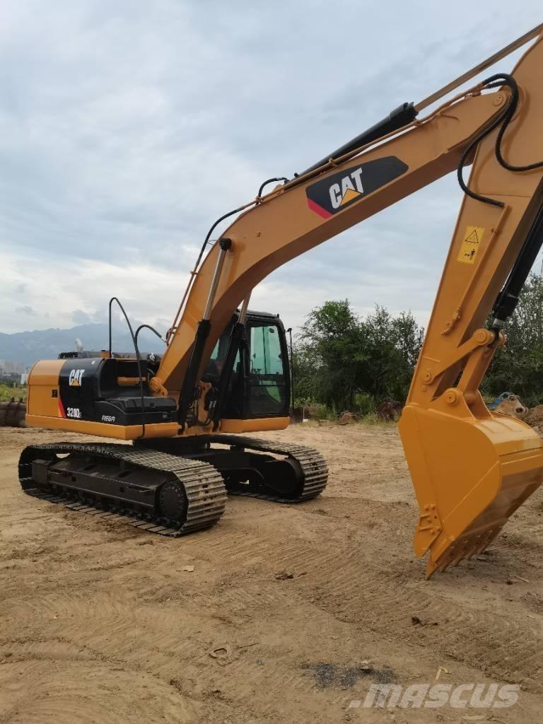 CAT 320D Roomikekskavaatorid