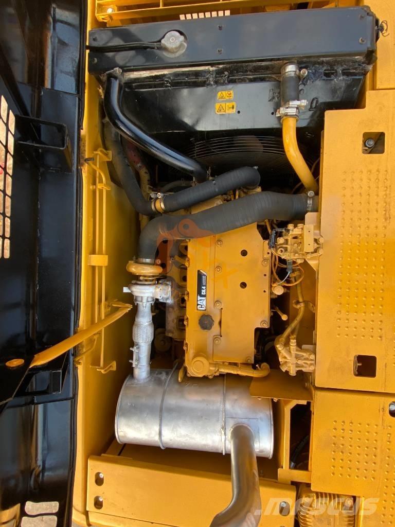 CAT CAT320 D2 Roomikekskavaatorid