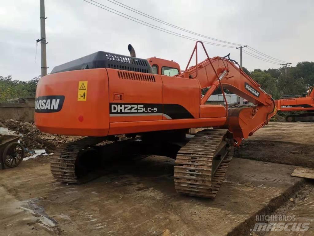 Doosan DH225LC-9 Roomikekskavaatorid