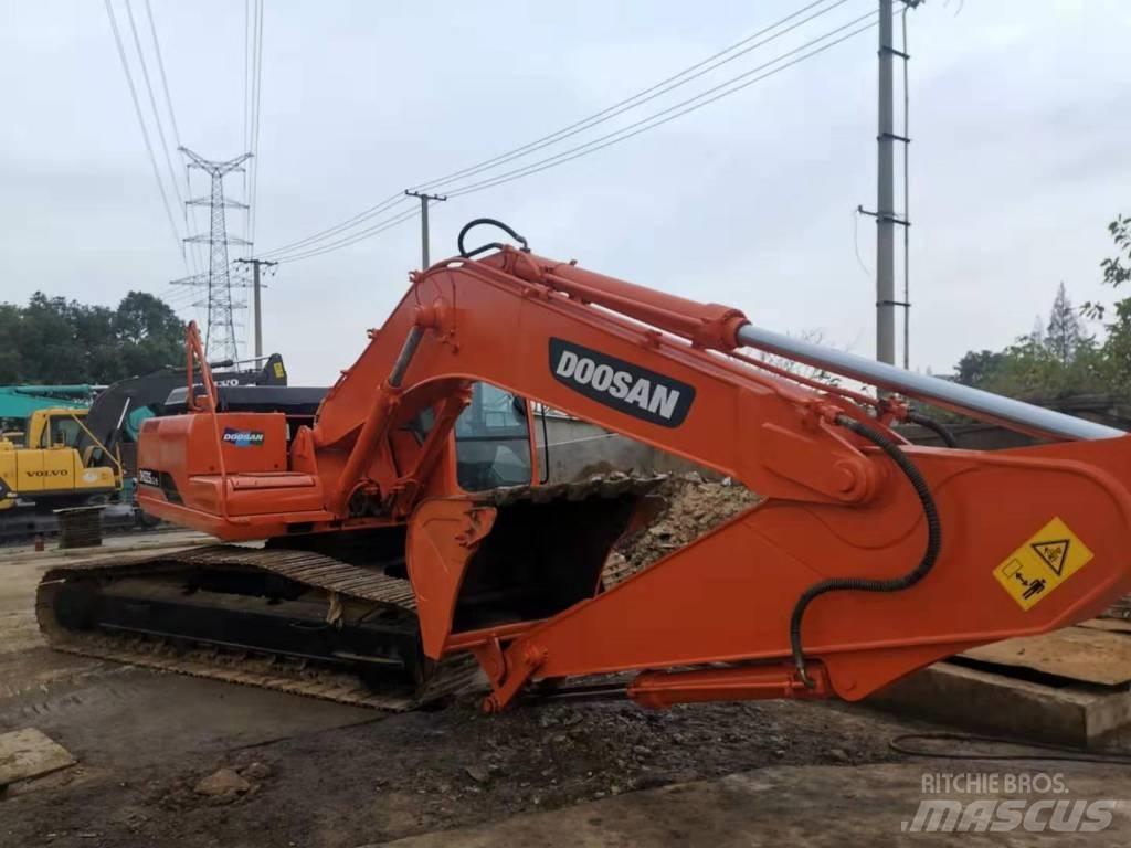 Doosan DH225LC-9 Roomikekskavaatorid