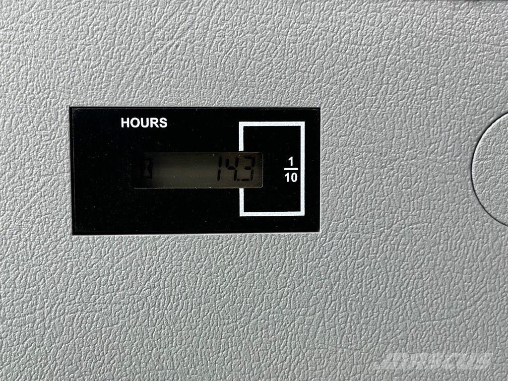 Hyundai HX 140 AL Roomikekskavaatorid