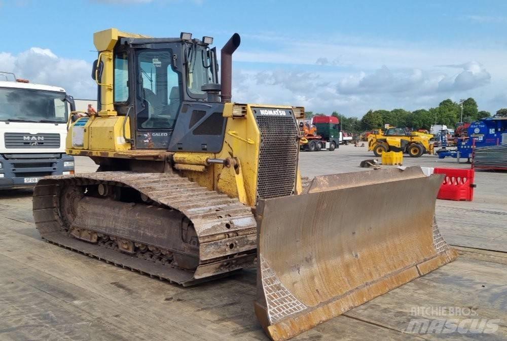 Komatsu D 61 PX-15 Buldooserid
