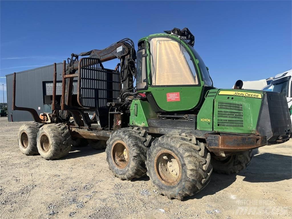 John Deere 1010E Harvesterid