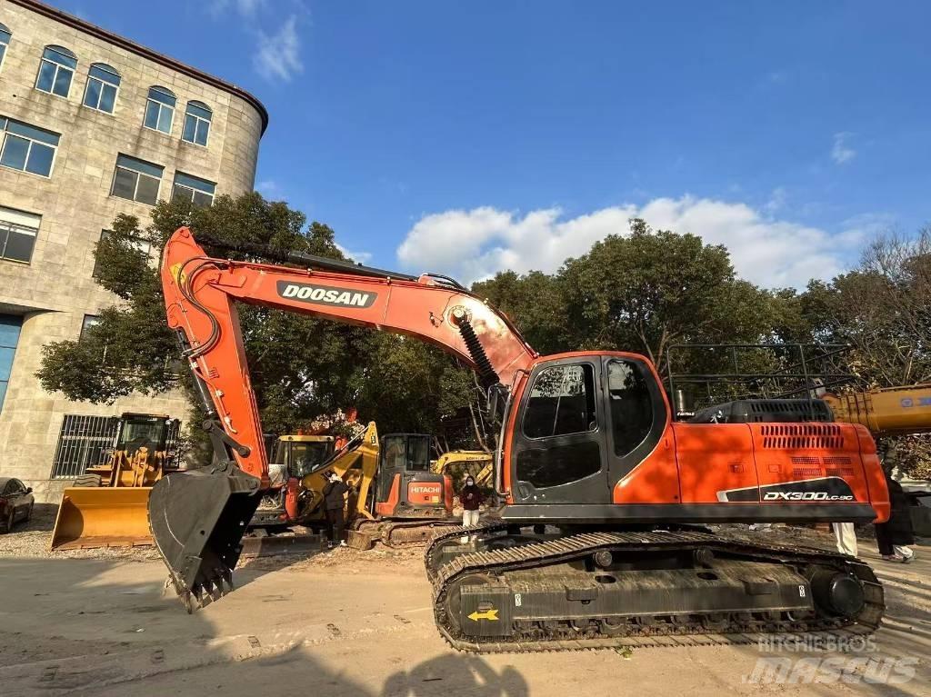 Doosan DX 300 LC Roomikekskavaatorid