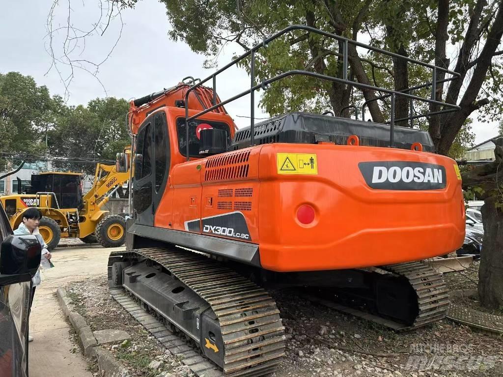 Doosan DX 300 LC Roomikekskavaatorid