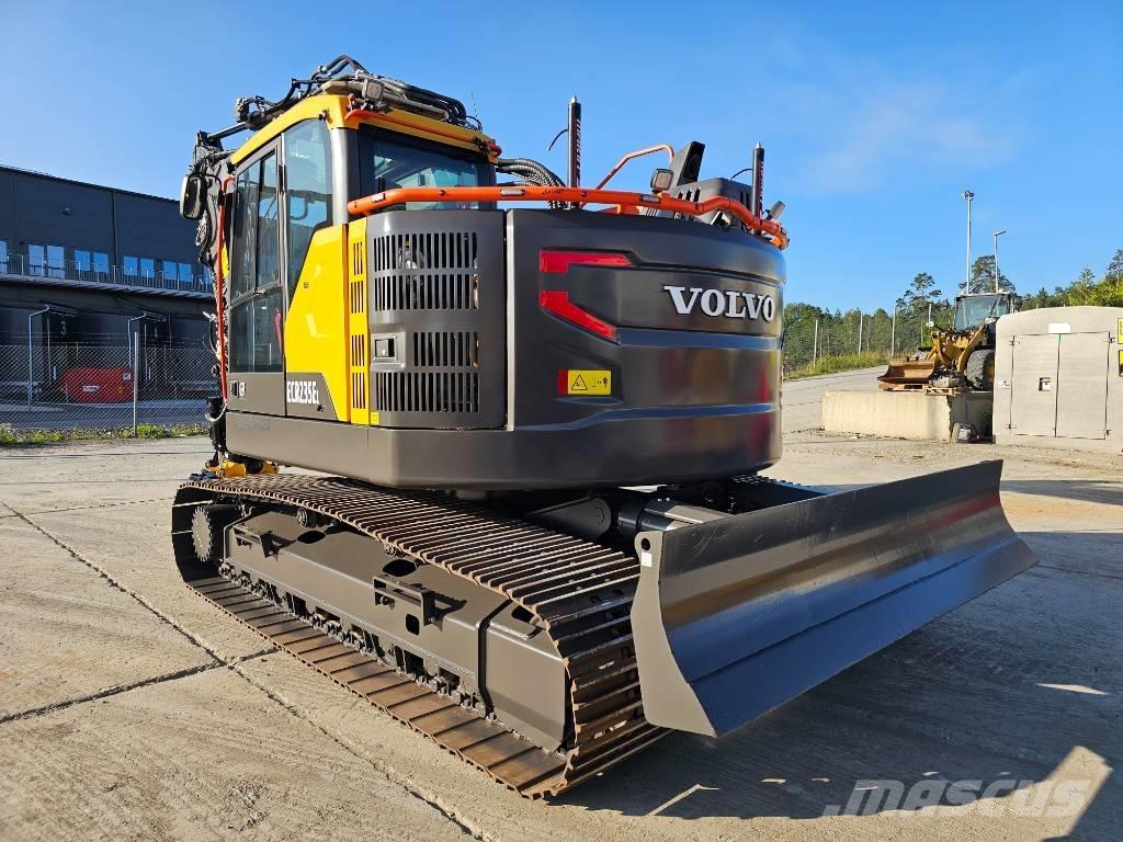 Volvo ECR235EL Roomikekskavaatorid