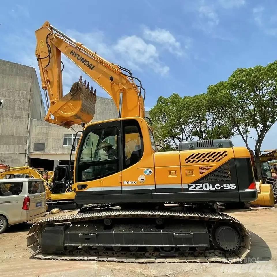 Hyundai R220-9s Roomikekskavaatorid