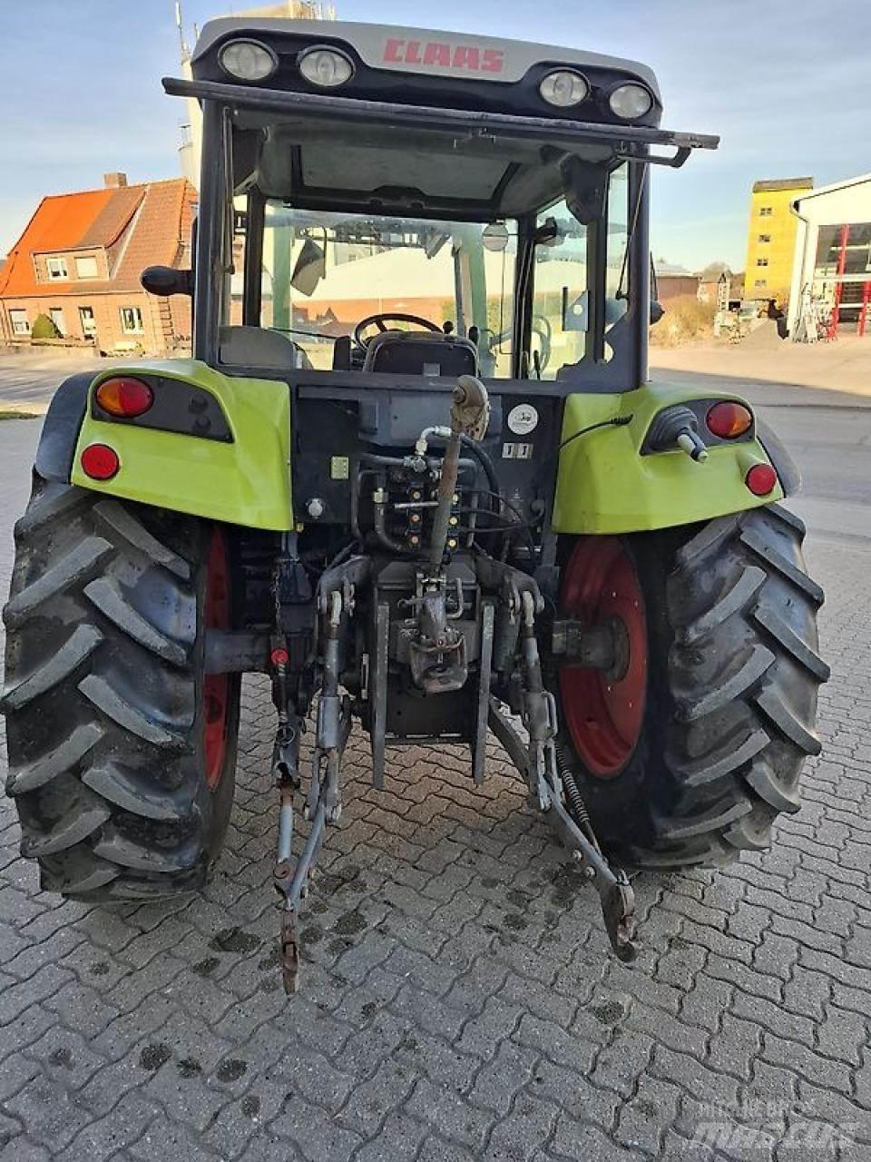 CLAAS AXOS 330 CX Traktorid