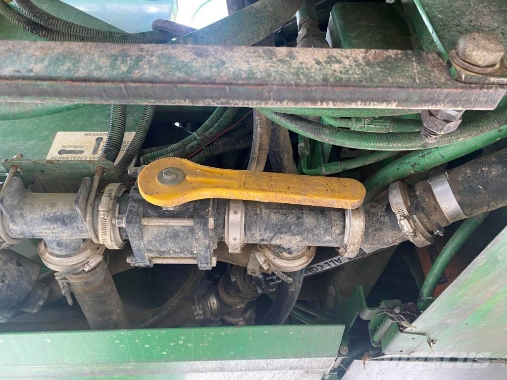 John Deere 4720 Iseliikuvad pritsid