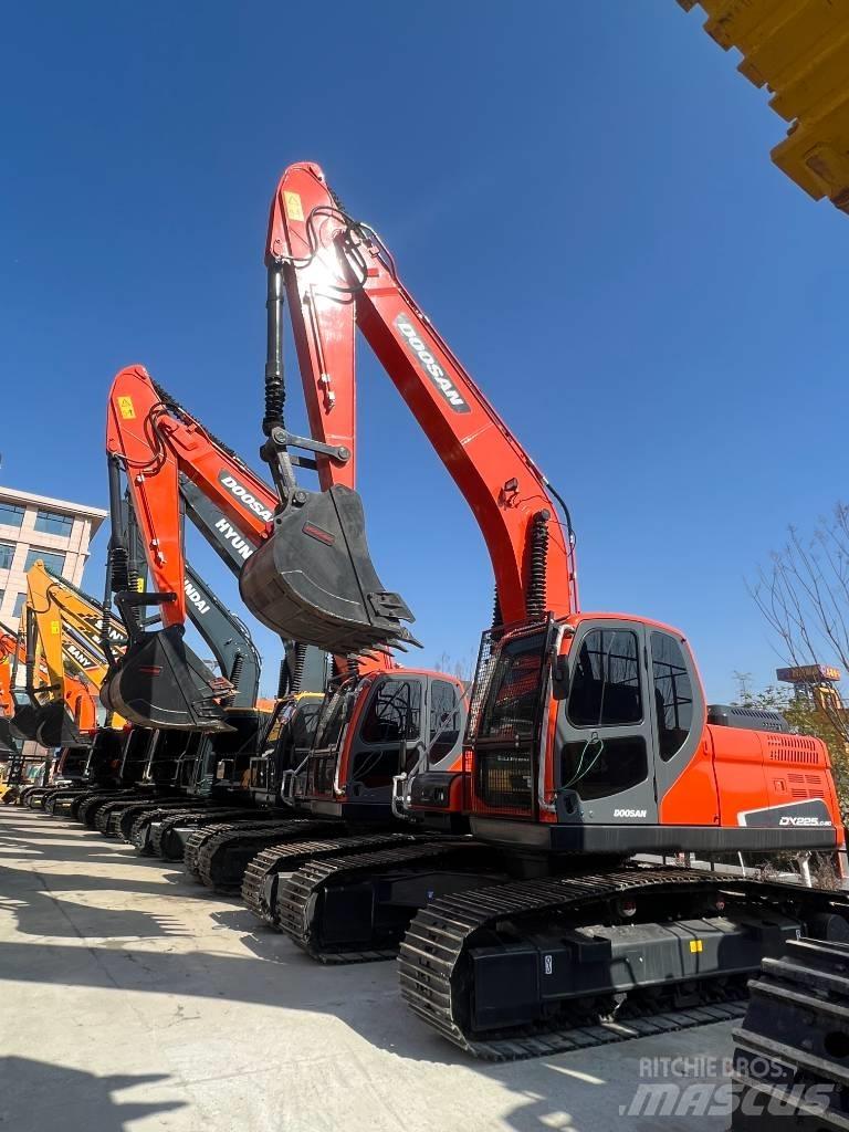 Doosan DX 225 Roomikekskavaatorid