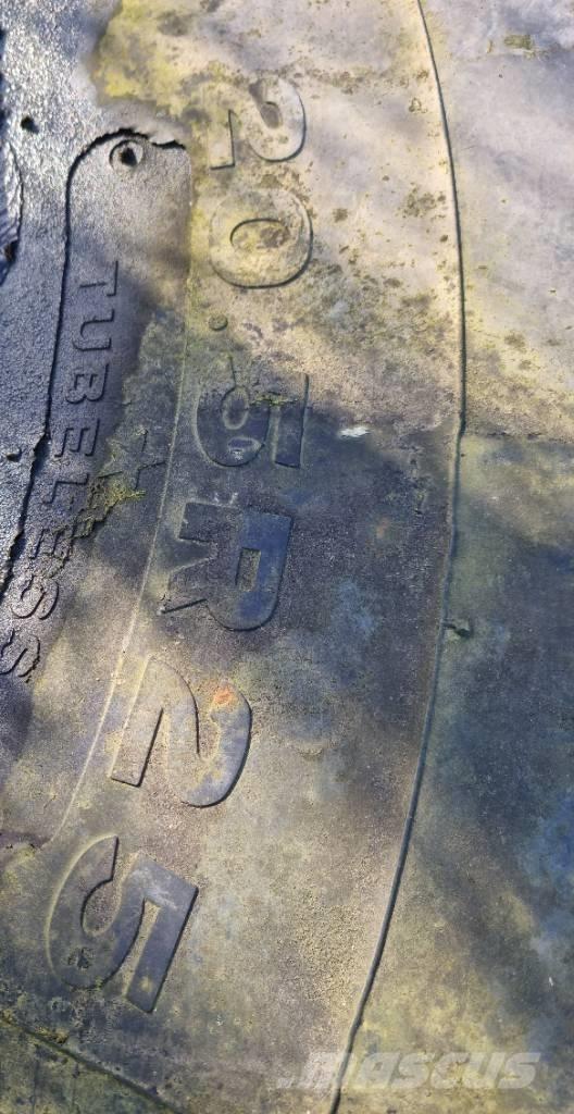  Dæk og fælg Case 721 Rataslaadurid