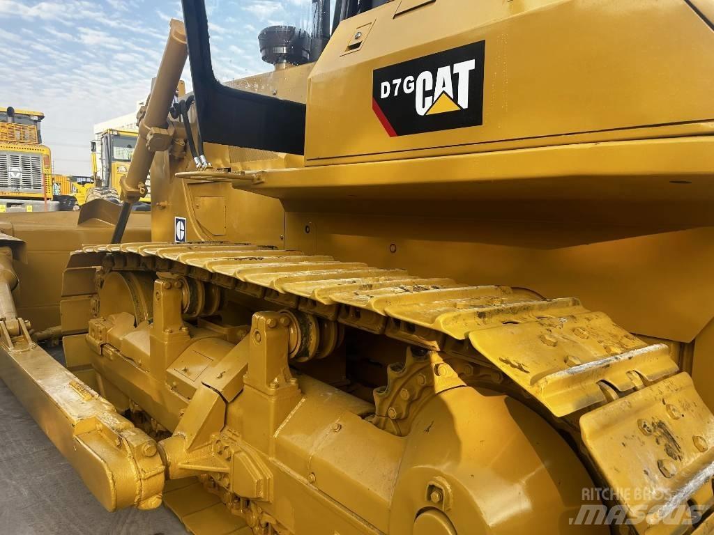 CAT D 7 G Buldooserid
