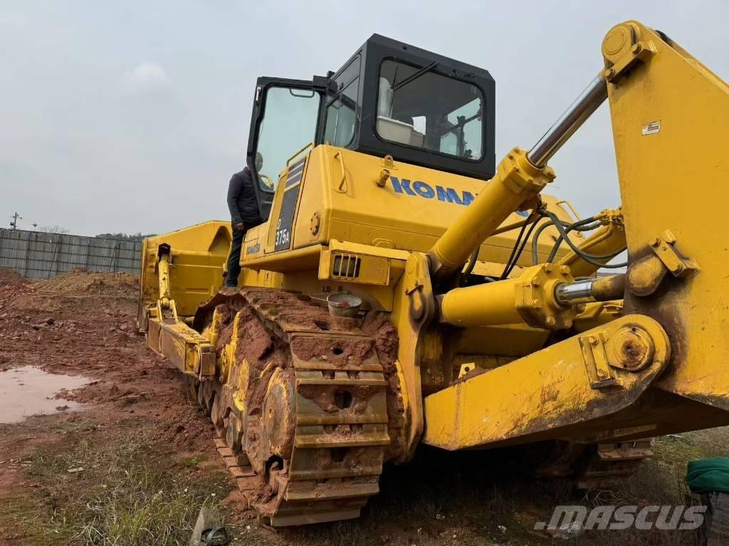 Komatsu D 375 A Buldooserid