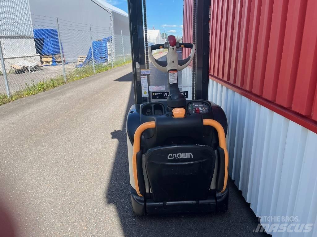Crown ET4000-1.2 Järelkäidavad virnastajad