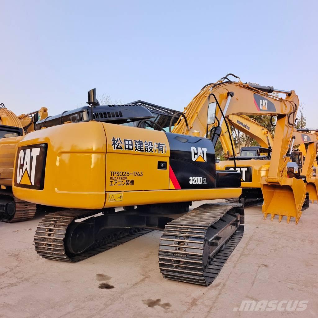 CAT 320 D2 Roomikekskavaatorid