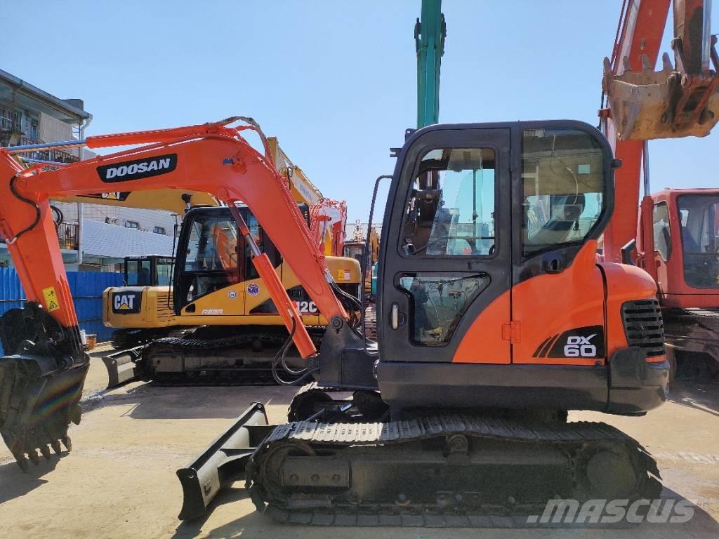 Doosan DX 60 Roomikekskavaatorid
