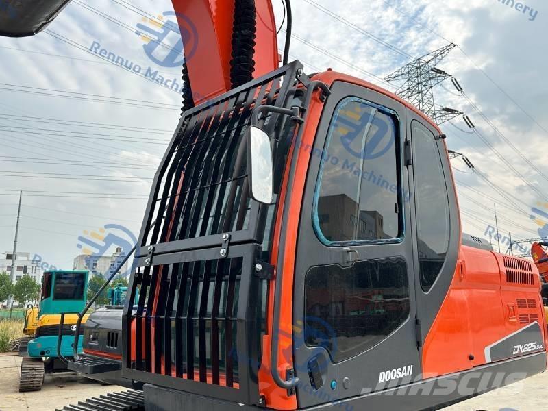 Doosan DX 225 LC-9C Roomikekskavaatorid