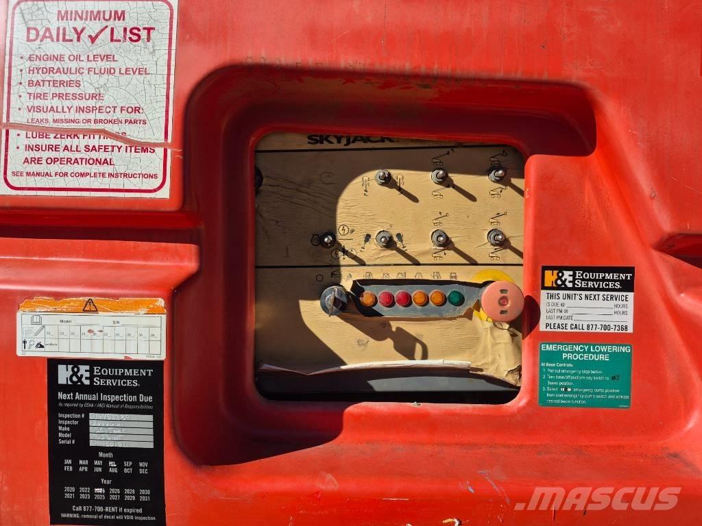 SkyJack SJ 66 T Iseliikuvad poomtõstukid