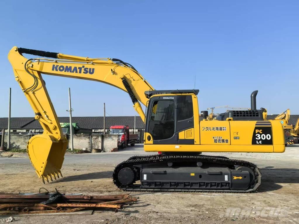 Komatsu PC 300-8 Roomikekskavaatorid