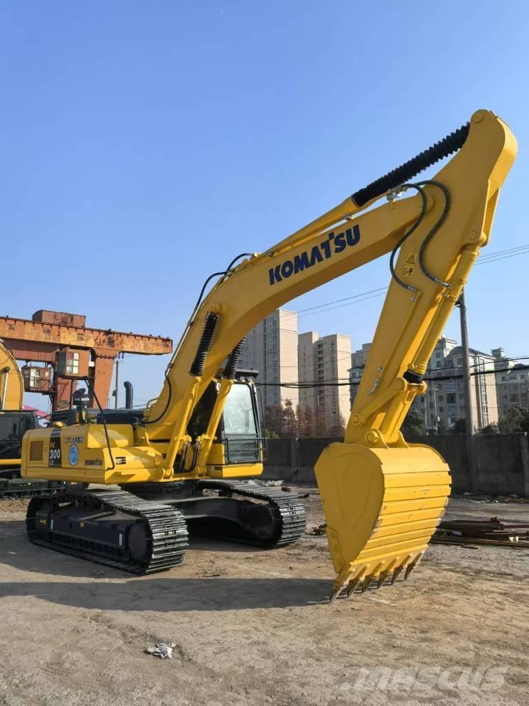 Komatsu PC 300-8 Roomikekskavaatorid