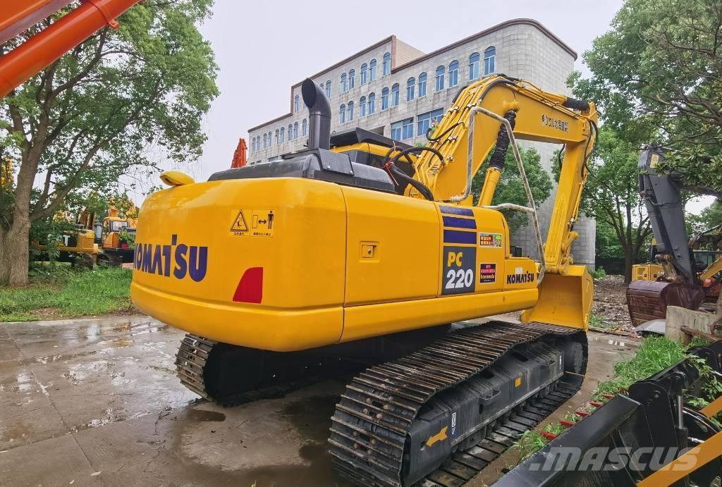 Komatsu PC 220-7 Roomikekskavaatorid