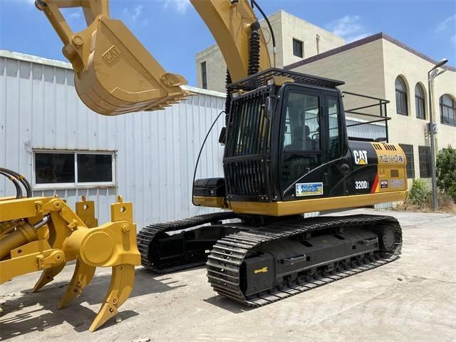 CAT 320 D Roomikekskavaatorid