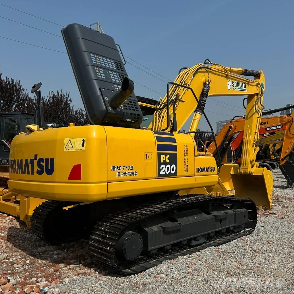 Komatsu 200-8 Roomikekskavaatorid