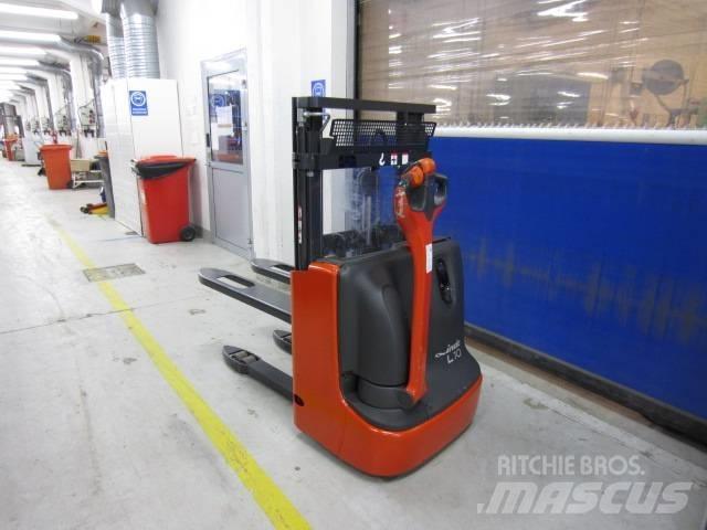 Linde L 10 Järelkäidavad virnastajad